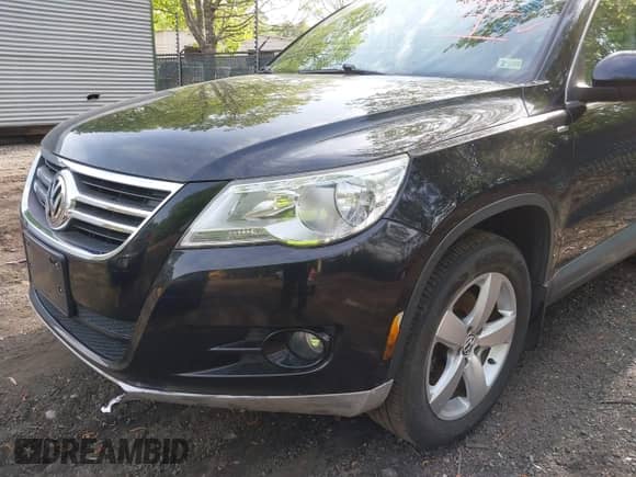 2010 Volkswagen Tiguan S с VIN WVGAV7AX2AW533777, выставлен на аукционе IAAI как лот 42110001 с пробегом 105 710 миль миль и . История ставок и продаж доступна на DreamBid. Изображение 6.