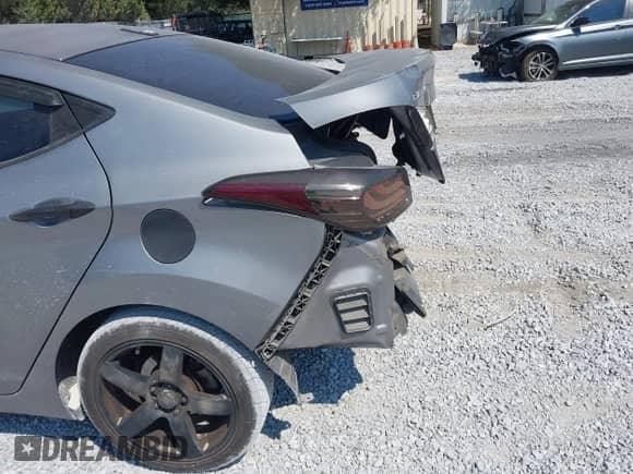 2011 Hyundai Elantra GLS z VIN KMHDH4AE4BU135582, wystawiony jako IAAI lot #43263838 z przebiegiem 116 235 mil mil oraz . Historia ofert i sprzedaży dostępna na DreamBid. Obrazek 6.