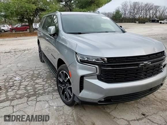 2023 Chevrolet Suburban RST z VIN 1GNSKEKD7PR400876, wystawiony jako Copart lot #84726094 z przebiegiem 17 741 mil mil oraz Szkoda całkowita • Salvage title. Historia ofert i sprzedaży dostępna na DreamBid. Obrazek 12.