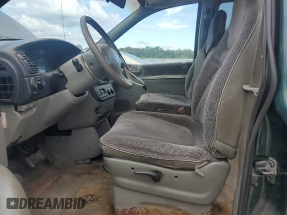 1997 Dodge Caravan SE z VIN 2B4GP44R4VR202585, wystawiony jako Copart lot #68703985 z przebiegiem 188 500 mil mil oraz Szkoda całkowita • Salvage title. Historia ofert i sprzedaży dostępna na DreamBid. Obrazek 7.