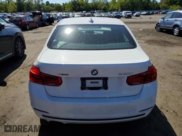 2018 BMW 3 Series 330i xDrive z VIN WBA8D9C50JA615675, wystawiony jako Copart lot #80582015 z przebiegiem 99 167 mil mil oraz Szkoda całkowita • Salvage title. Historia ofert i sprzedaży dostępna na DreamBid. Obrazek 6.