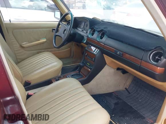 1985 Mercedes-Benz 300 с VIN WDBAB33CXFA233598, выставлен на аукционе IAAI как лот 41975316 с пробегом 149 707 миль миль и . История ставок и продаж доступна на DreamBid. Изображение 5.