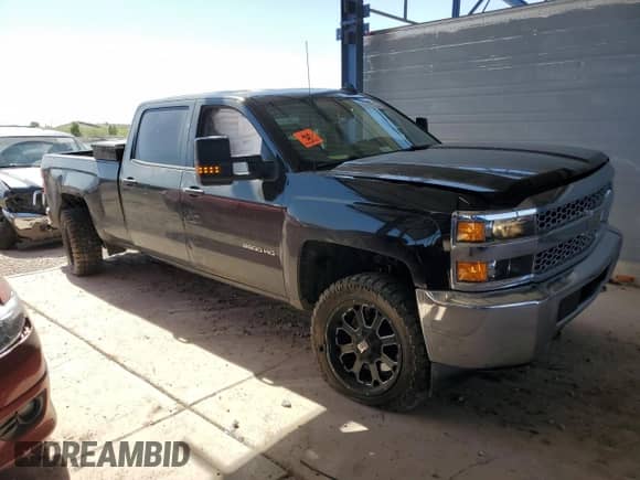 2019 Chevrolet Silverado 2500HD Work Truck z VIN 1GC1KREG6KF172638, wystawiony jako Copart lot #46732125 z przebiegiem 125 076 mil mil oraz Szkoda całkowita • Salvage title. Historia ofert i sprzedaży dostępna na DreamBid. Obrazek 4.