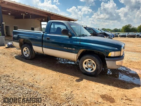 1998 Dodge 1500 with VIN 1B7HC16Z8WS513810, listed as a Copart auction lot 71231245 with 147,242 mi miles and Salvage title. Bid and sale history available at DreamBid. Image 4.