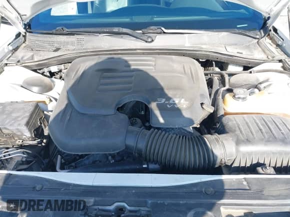 2018 Chrysler 300 S z VIN 2C3CCAGG1JH267517, wystawiony jako IAAI lot #42374883 z przebiegiem 73 720 mil mil oraz . Historia ofert i sprzedaży dostępna na DreamBid. Obrazek 10.