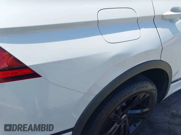 2024 Volkswagen Tiguan SE R-Line Black с VIN 3VVCB7AX7RM085619, выставлен на аукционе IAAI как лот 42325566 с пробегом 10 615 миль миль и . История ставок и продаж доступна на DreamBid. Изображение 17.