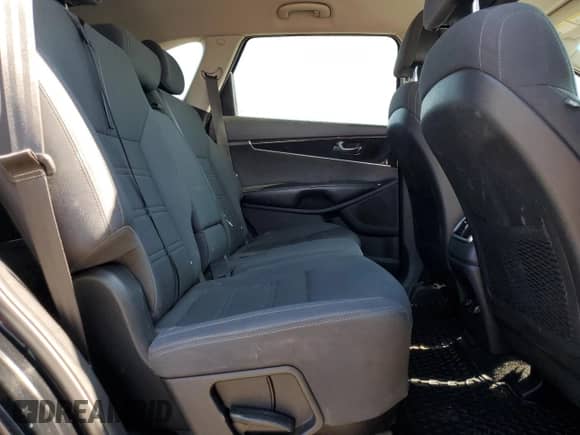 2017 Kia Sorento LX z VIN 5XYPG4A51HG217896, wystawiony jako Copart lot #59592275 z przebiegiem 100 532 mil mil oraz Nie do naprawy • Non repairable. Historia ofert i sprzedaży dostępna na DreamBid. Obrazek 11.