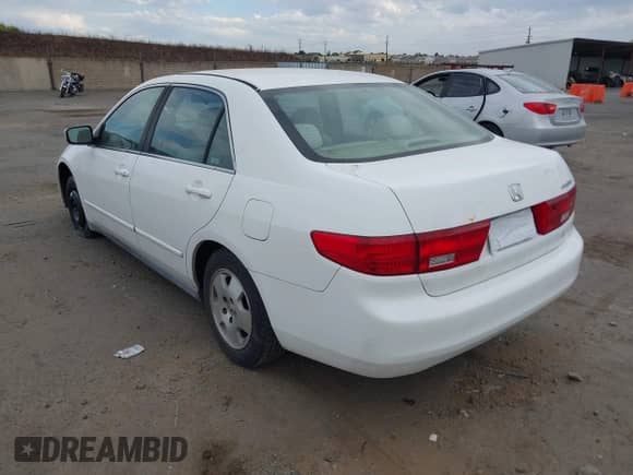 2005 Honda Accord LX z VIN 1HGCM56445A064456, wystawiony jako IAAI lot #43306597 z przebiegiem 301 318 mil mil oraz . Historia ofert i sprzedaży dostępna na DreamBid. Obrazek 3.