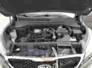 2016 Kia Sorento EX z VIN 5XYPH4A1XGG155472, wystawiony jako Copart lot #70780675 z przebiegiem 233 276 mil mil oraz Czysty tytuł • Clean title. Historia ofert i sprzedaży dostępna na DreamBid. Obrazek 12.