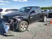 2021 Ram 1500 Tradesman z VIN 1C6RR6FG0MS504019, wystawiony jako Copart lot #57855385 z przebiegiem 111 527 mil mil oraz Szkoda całkowita • Salvage title. Historia ofert i sprzedaży dostępna na DreamBid. Obrazek 1.