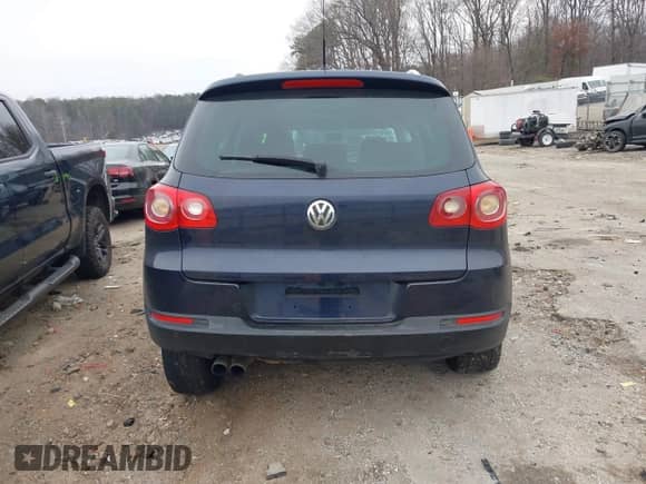 2011 Volkswagen Tiguan S with VIN WVGAV7AX7BW527670, listed as a IAAI auction lot 41189707 with 155,282 mi miles and . Bid and sale history available at DreamBid. Image 15.