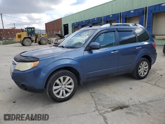 2011 Subaru Forester z VIN JF2SHBHC6BH767871, wystawiony jako Copart lot #82840074 z przebiegiem 158 537 mil mil oraz Czysty tytuł • Clean title. Historia ofert i sprzedaży dostępna na DreamBid. Obrazek 1.