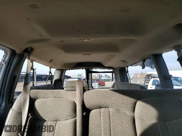 2006 Chevrolet Express Passenger с VIN 1GAHG39U461274433, выставлен на аукционе Copart как лот 82622414 с пробегом 206 975 миль миль и Чистый • Clean title. История ставок и продаж доступна на DreamBid. Изображение 10.