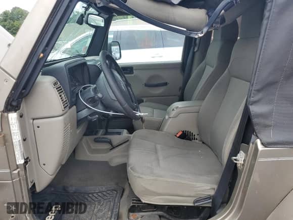 2004 Jeep Wrangler Sahara с VIN 1J4FA59S84P801582, выставлен на аукционе Copart как лот 64183535 с пробегом 127 213 миль миль и Списание • Salvage title. История ставок и продаж доступна на DreamBid. Изображение 7.