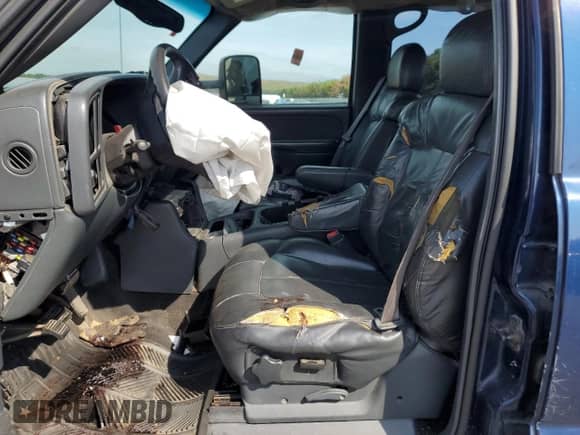 2002 Chevrolet Silverado 2500HD LS z VIN 1GCHK23132F204840, wystawiony jako Copart lot #71725464 z przebiegiem Nie podano mil oraz Szkoda całkowita • Salvage title. Historia ofert i sprzedaży dostępna na DreamBid. Obrazek 7.