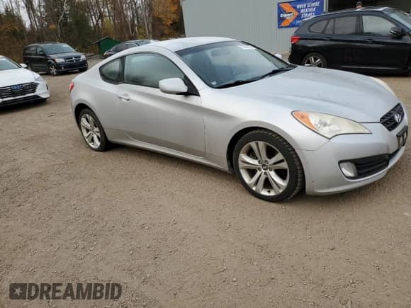 2010 Hyundai Genesis Coupe z VIN KMHHT6KD0AU012538, wystawiony jako Copart lot #77853754 z przebiegiem 194 499 mil mil oraz Czysty tytuł • Clean title. Historia ofert i sprzedaży dostępna na DreamBid. Obrazek 4.