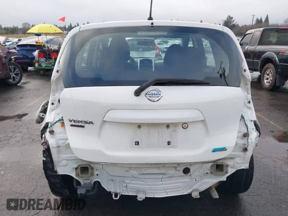 2015 Nissan Note S with VIN 3N1CE2CPXFL404411, listed as a IAAI auction lot 41199591 with 143,763 mi miles and . Bid and sale history available at DreamBid. Image 17.