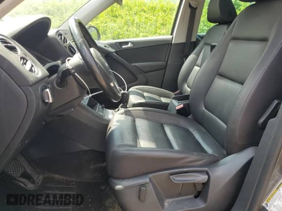 2015 Volkswagen Tiguan S с VIN WVGAV7AX3FW609305, выставлен на аукционе Copart как лот 63859415 с пробегом 147 131 миль миль и Списание • Salvage title. История ставок и продаж доступна на DreamBid. Изображение 7.