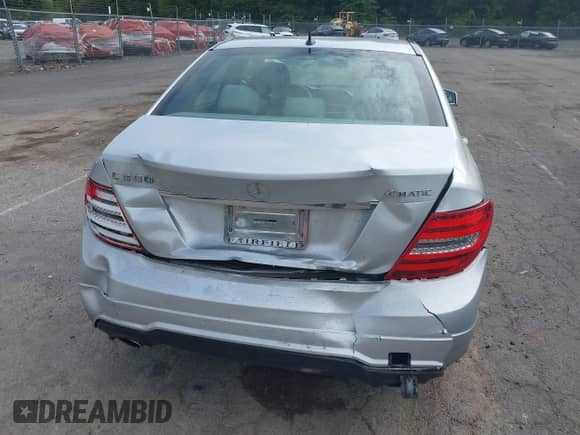 2014 Mercedes-Benz C 300 Sport с VIN WDDGF8AB8EA938380, выставлен на аукционе IAAI как лот 43216216 с пробегом 101 405 миль миль и . История ставок и продаж доступна на DreamBid. Изображение 16.