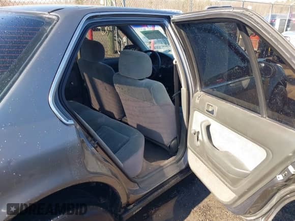 1992 Honda Accord с VIN 1HGCB7544NA131933, выставлен на аукционе IAAI как лот 41771206 с пробегом 169 813 миль миль и . История ставок и продаж доступна на DreamBid. Изображение 8.