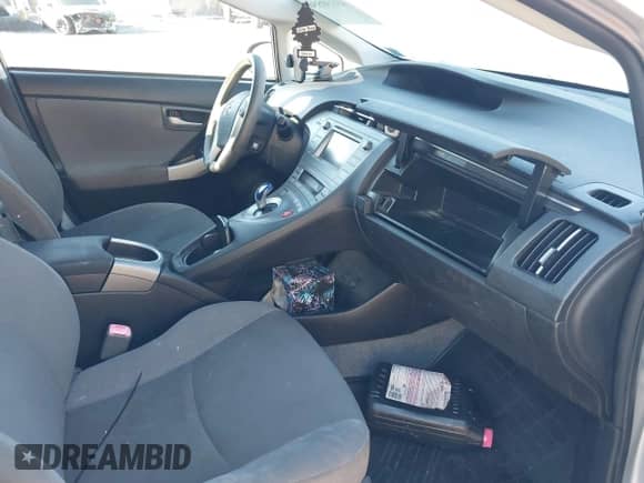 2012 Toyota Prius One z VIN JTDKN3DU6C5381157, wystawiony jako IAAI lot #43330556 z przebiegiem 272 622 mil mil oraz . Historia ofert i sprzedaży dostępna na DreamBid. Obrazek 5.