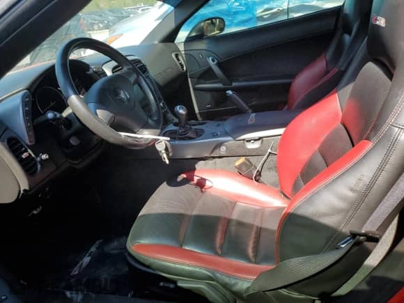 2006 Chevrolet Corvette Z06 с VIN 1G1YY26E265100745, выставлен на аукционе Copart как лот 70367574 с пробегом 74 751 миль миль и Списание • Salvage title. История ставок и продаж доступна на DreamBid. Изображение 7.