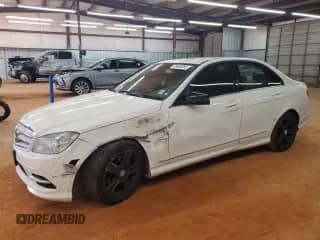 2011 Mercedes-Benz C 300 Sport z VIN WDDGF5EB8BA512547, wystawiony jako Copart lot #70493285 z przebiegiem 193 987 mil mil oraz Szkoda całkowita • Salvage title. Historia ofert i sprzedaży dostępna na DreamBid. Obrazek 1.