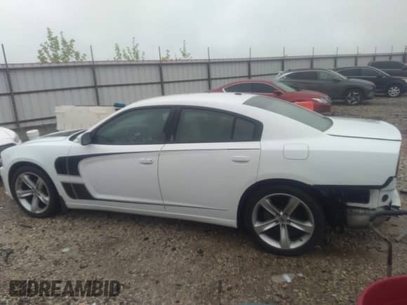 2011 Dodge Charger Rallye Plus z VIN 2B3CL3CG6BH535588, wystawiony jako IAAI lot #42200949 z przebiegiem 145 903 mil mil oraz . Historia ofert i sprzedaży dostępna na DreamBid. Obrazek 15.