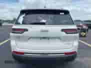 2023 Jeep Grand Cherokee Laredo z VIN 1C4RJJAG4P8790548, wystawiony jako IAAI lot #42763270 z przebiegiem 21 252 mil mil oraz . Historia ofert i sprzedaży dostępna na DreamBid. Obrazek 15.