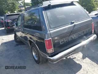 1987 Chevrolet Blazer z VIN 1GNCS18R2H8188749, wystawiony jako IAAI lot #42705290 z przebiegiem 110 735 mil mil oraz . Historia ofert i sprzedaży dostępna na DreamBid. Obrazek 3.