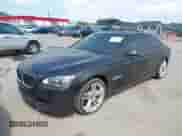 2013 BMW 7 Series 740i z VIN WBAYA6C50DD143312, wystawiony jako IAAI lot #42846115 z przebiegiem 164 978 mil mil oraz . Historia ofert i sprzedaży dostępna na DreamBid. Obrazek 2.