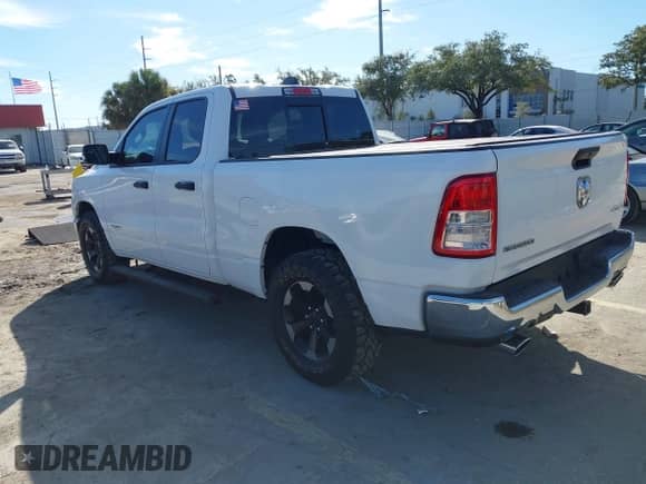 2023 Ram 1500 Big Horn z VIN 1C6SRFBT4PN609346, wystawiony jako IAAI lot #43536707 z przebiegiem 43 231 mil mil oraz . Historia ofert i sprzedaży dostępna na DreamBid. Obrazek 3.