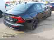 2024 Volvo S60 Plus Black Edition z VIN 7JRL12FH6RG294738, wystawiony jako IAAI lot #41465923 z przebiegiem 15 862 mil mil oraz . Historia ofert i sprzedaży dostępna na DreamBid. Obrazek 4.
