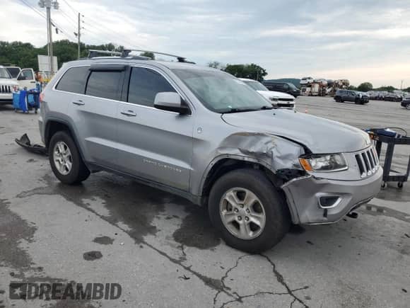 2016 Jeep Grand Cherokee Laredo with VIN 1C4RJFAG2GC338401, listed as a Copart auction lot 60445695 with 130,875 mi miles and Clean title. Bid and sale history available at DreamBid. Image 4.