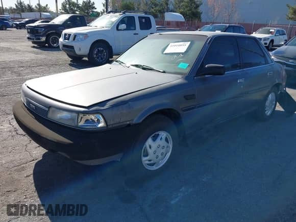 1990 Toyota Camry z VIN JT2SV21E9L3397994, wystawiony jako IAAI lot #41010855 z przebiegiem 261 457 mil mil oraz . Historia ofert i sprzedaży dostępna na DreamBid. Obrazek 2.