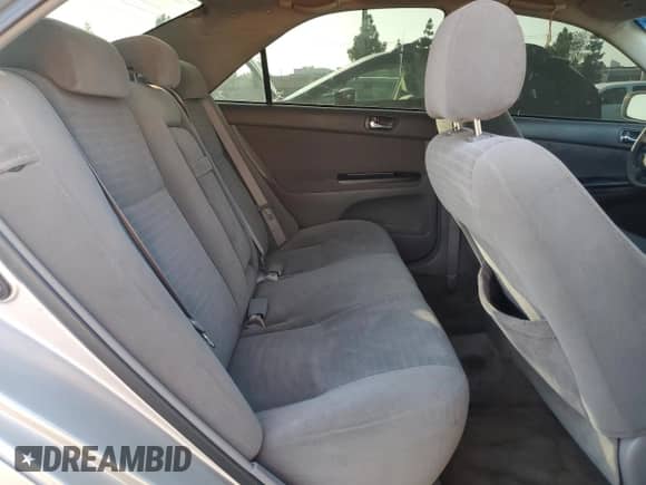 2005 Toyota Camry XLE z VIN 4T1BE32K85U504883, wystawiony jako Copart lot #87354985 z przebiegiem 219 791 mil mil oraz Szkoda całkowita • Salvage title. Historia ofert i sprzedaży dostępna na DreamBid. Obrazek 10.