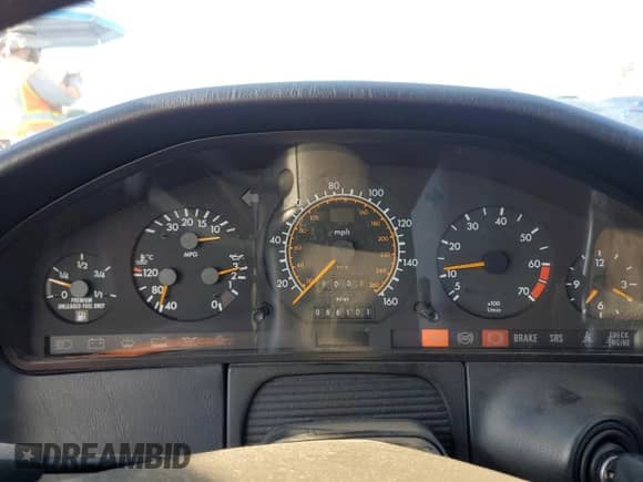 1993 Mercedes-Benz 500 с VIN WDBGA70E2PA135256, выставлен на аукционе Copart как лот 85974174 с пробегом 66 101 миль миль и Списание • Salvage title. История ставок и продаж доступна на DreamBid. Изображение 9.