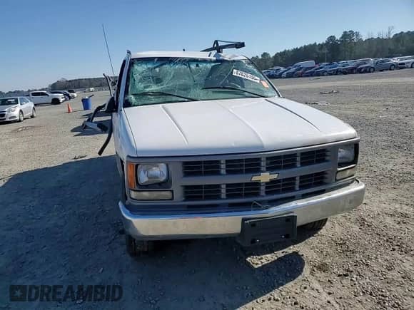 1999 Chevrolet Silverado 2500 z VIN 1GCGC24R3XR724281, wystawiony jako Copart lot #87625195 z przebiegiem 139 088 mil mil oraz Szkoda całkowita • Salvage title. Historia ofert i sprzedaży dostępna na DreamBid. Obrazek 10.