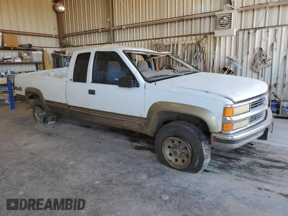 1998 Chevrolet Silverado 2500 с VIN 1GCGK29R8WE102762, выставлен на аукционе Copart как лот 81764284 с пробегом 243 316 миль миль и Списание • Salvage title. История ставок и продаж доступна на DreamBid. Изображение 4.