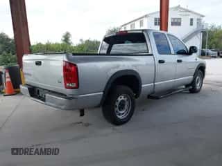 2003 Dodge 1500 ST z VIN 1D7HA18NX3J507160, wystawiony jako IAAI lot #43590139 z przebiegiem 196 377 mil mil oraz . Historia ofert i sprzedaży dostępna na DreamBid. Obrazek 4.