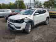 2019 Jeep Compass Latitude с VIN 3C4NJDBB7KT661104, выставлен на аукционе Copart как лот 81706265 с пробегом 113 251 миль миль и Списание • Salvage title. История ставок и продаж доступна на DreamBid. Изображение 1.