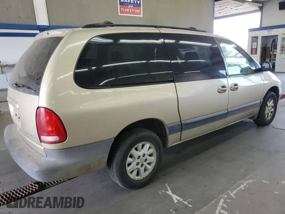 2000 Dodge Caravan SE with VIN 1B4GP44L5YB718226, listed as a Copart auction lot 67829865 with 160,915 mi miles and Salvage title. Bid and sale history available at DreamBid. Image 3.