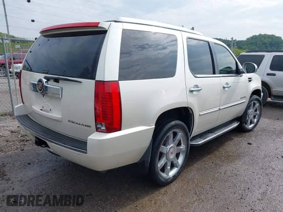 2013 Cadillac Escalade Luxury with VIN 1GYS4BEF1DR118415, listed as a IAAI auction lot 42668630 with 121,193 mi miles and . Bid and sale history available at DreamBid. Image 4.