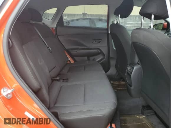 2024 Hyundai Kona SEL z VIN KM8HC3AB1RU058003, wystawiony jako Copart lot #68331494 z przebiegiem 4 380 mil mil oraz Nie do naprawy • Non repairable. Historia ofert i sprzedaży dostępna na DreamBid. Obrazek 10.