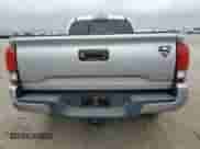 2018 Toyota Tacoma SR5 z VIN 3TMBZ5DN3JM016984, wystawiony jako Copart lot #58407075 z przebiegiem 81 944 mil mil oraz Szkoda całkowita • Salvage title. Historia ofert i sprzedaży dostępna na DreamBid. Obrazek 6.