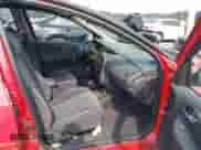 2000 Dodge Neon Highline z VIN 1B3ES46C7YD619712, wystawiony jako IAAI lot #40010160 z przebiegiem 135 043 mil mil oraz . Historia ofert i sprzedaży dostępna na DreamBid. Obrazek 5.