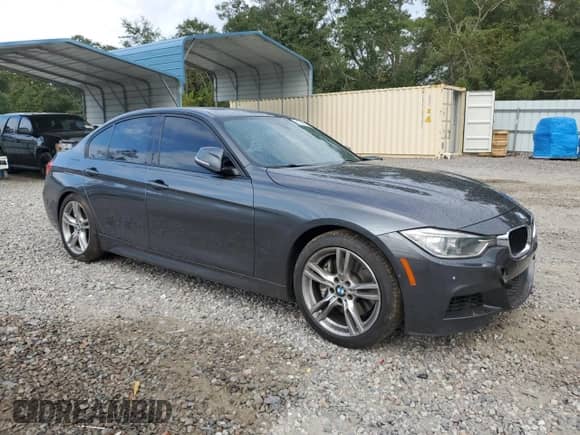 2013 BMW 3 Series 335i с VIN WBA3A9C52DF476949, выставлен на аукционе Copart как лот 81260295 с пробегом Не указан миль и Списание • Salvage title. История ставок и продаж доступна на DreamBid. Изображение 4.