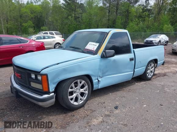 1989 GMC Sierra 1500 z VIN 1GTDC14K7KZ539594, wystawiony jako IAAI lot #41919046 z przebiegiem 80 364 mil mil oraz . Historia ofert i sprzedaży dostępna na DreamBid. Obrazek 2.