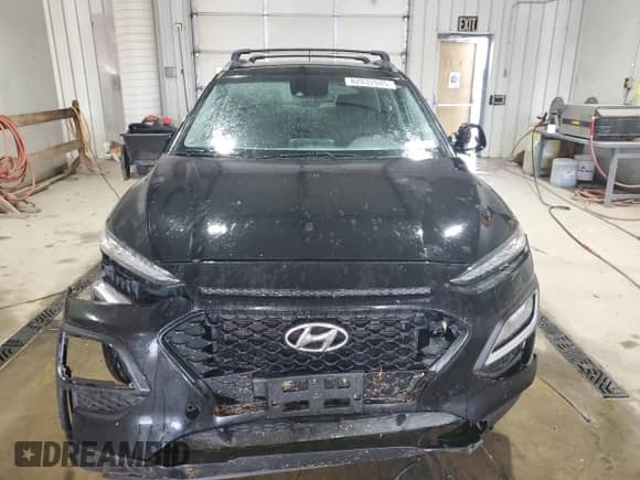 2020 Hyundai Kona SEL z VIN KM8K22AA0LU407203, wystawiony jako Copart lot #82032045 z przebiegiem 76 185 mil mil oraz Szkoda całkowita • Salvage title. Historia ofert i sprzedaży dostępna na DreamBid. Obrazek 5.
