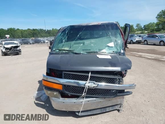2003 Chevrolet Express Passenger z VIN 1GAHG39U731126238, wystawiony jako IAAI lot #42689051 z przebiegiem Nie podano mil oraz . Historia ofert i sprzedaży dostępna na DreamBid. Obrazek 12.